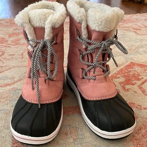 Big kid size 4 winter boots